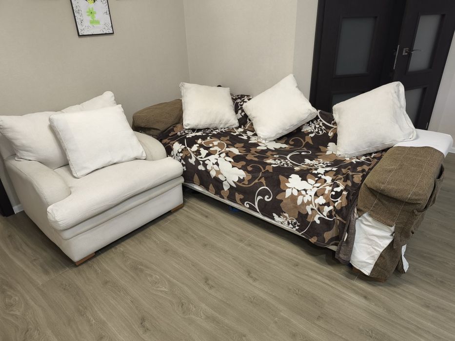 Двухспальный диван с креслом