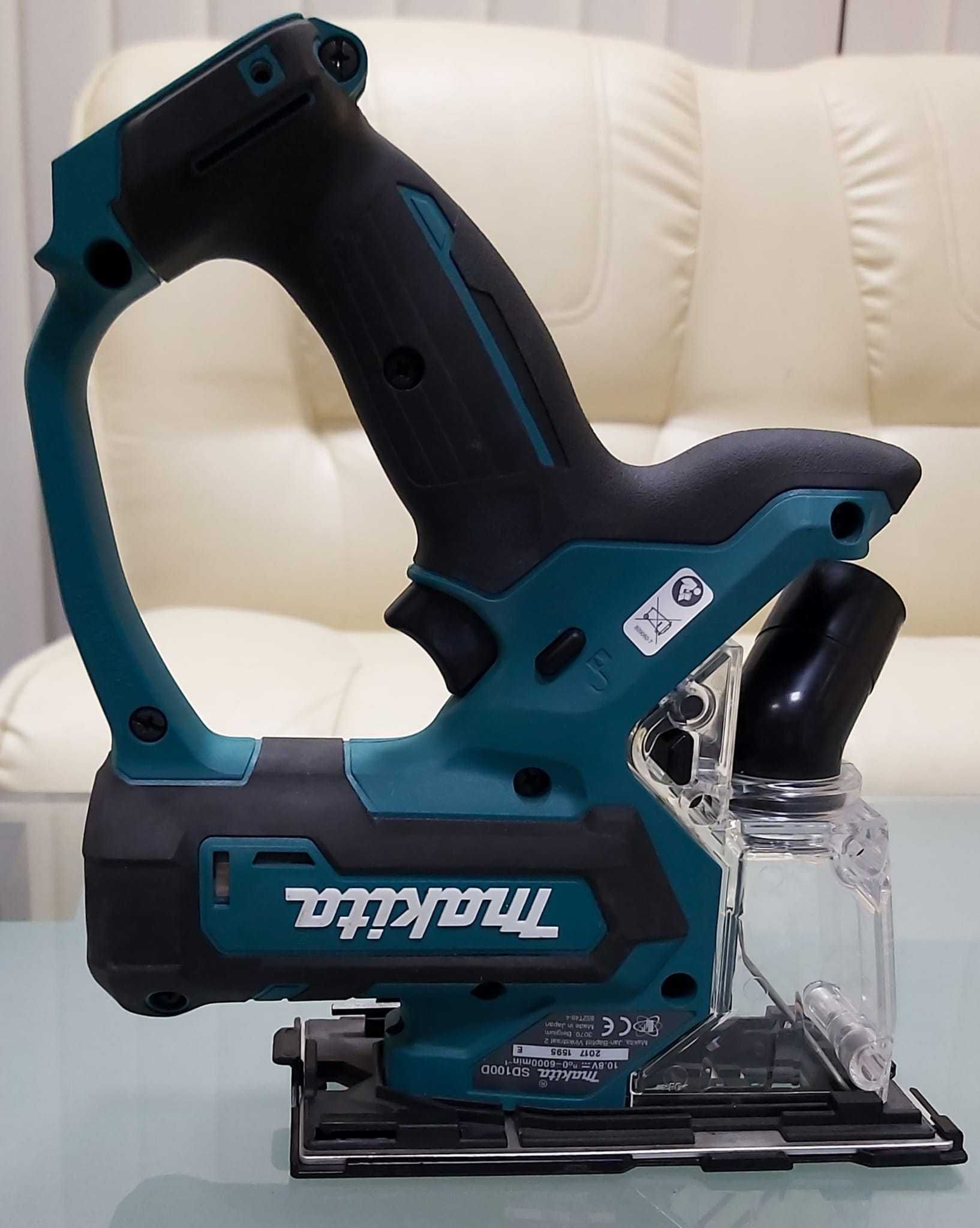 MAKITA SD100D akumulatorowa wycinarka do płyt kartonowo - gipsowych