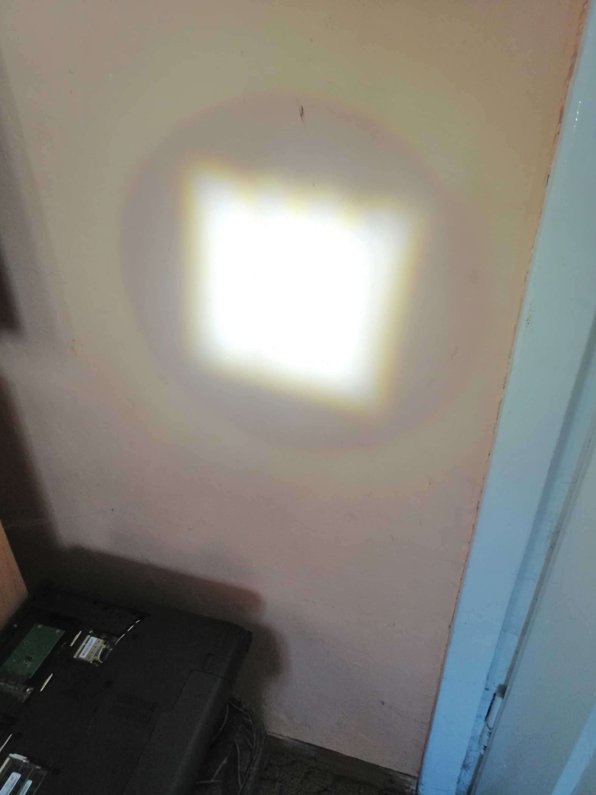 Latarka z akumulatorkiem 3,7 V 4800 mAh