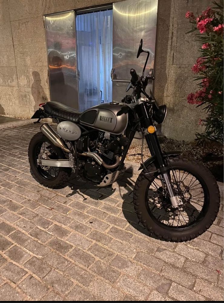 Mota Bullit Hero com 3244 quilometros