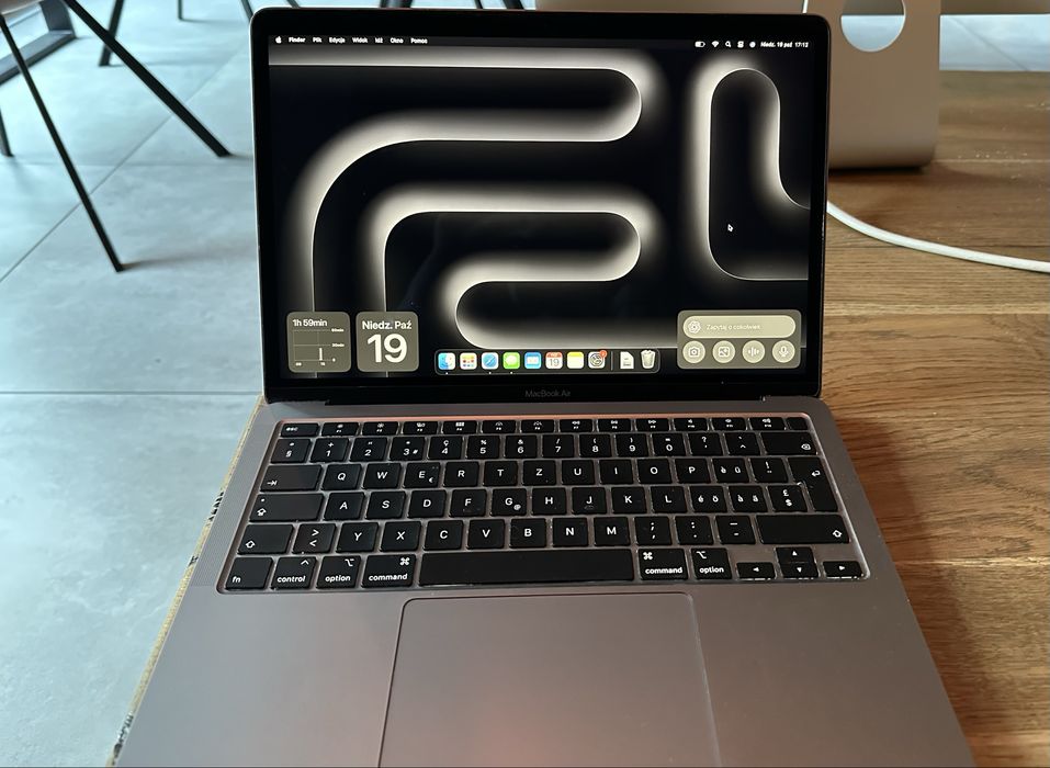 MacBook Air 13” 2020 i5 / 16GB RAM / SSD / Niemiecka klawiatura