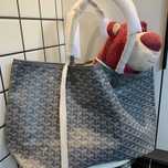 Torebka Goyard w szarym kolorze – modny must-have!