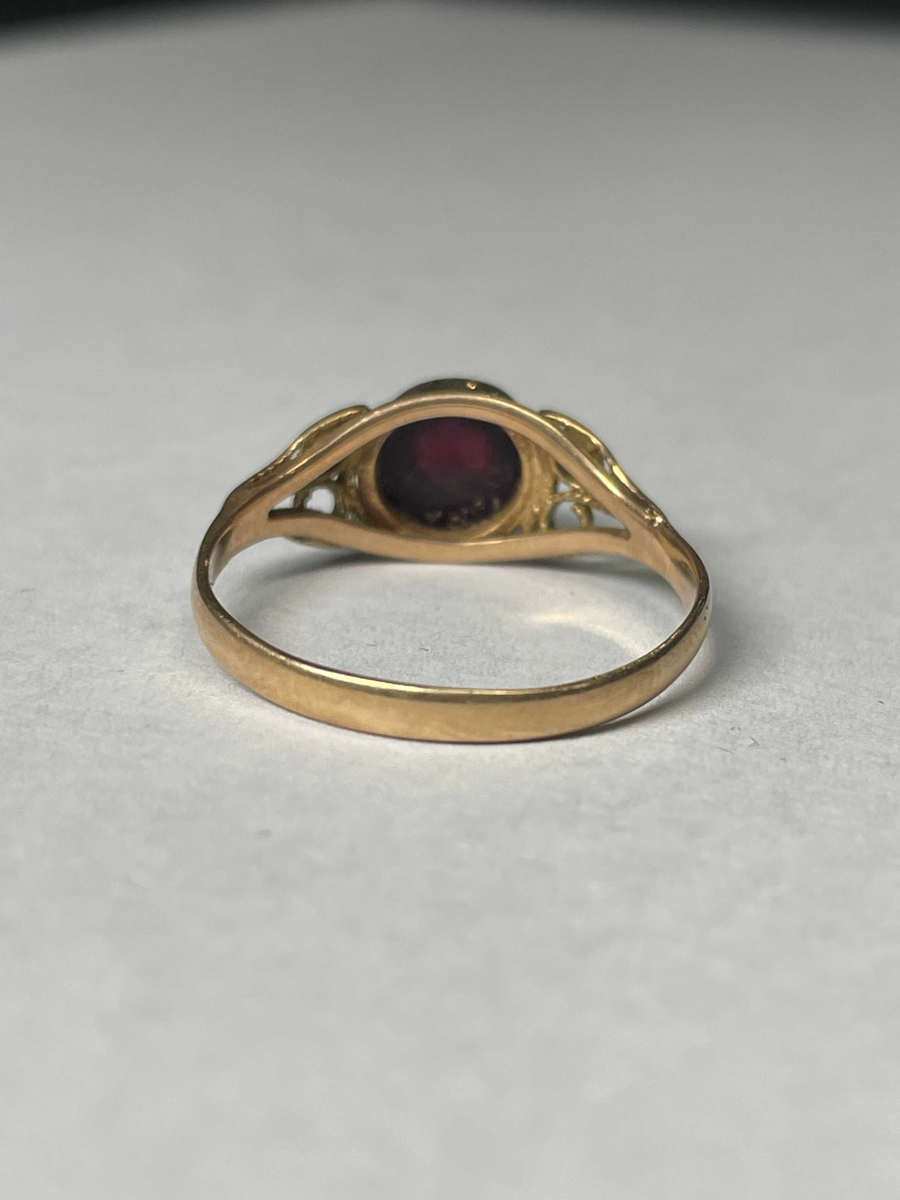 Złoty pierścionek z rubinową cyrkonią 14kt 2,38gram rozmiar 20