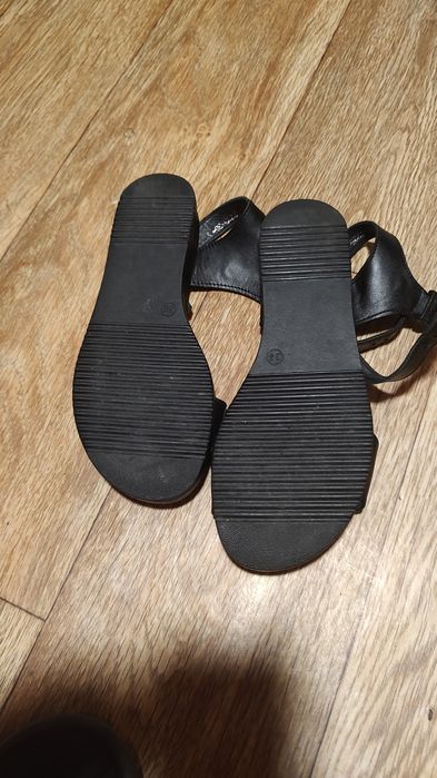 Шкіряні босоніжки