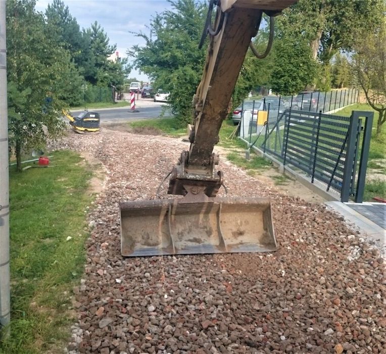 Utwardzenie podwórka drugi dojazdowe droga z frezu j