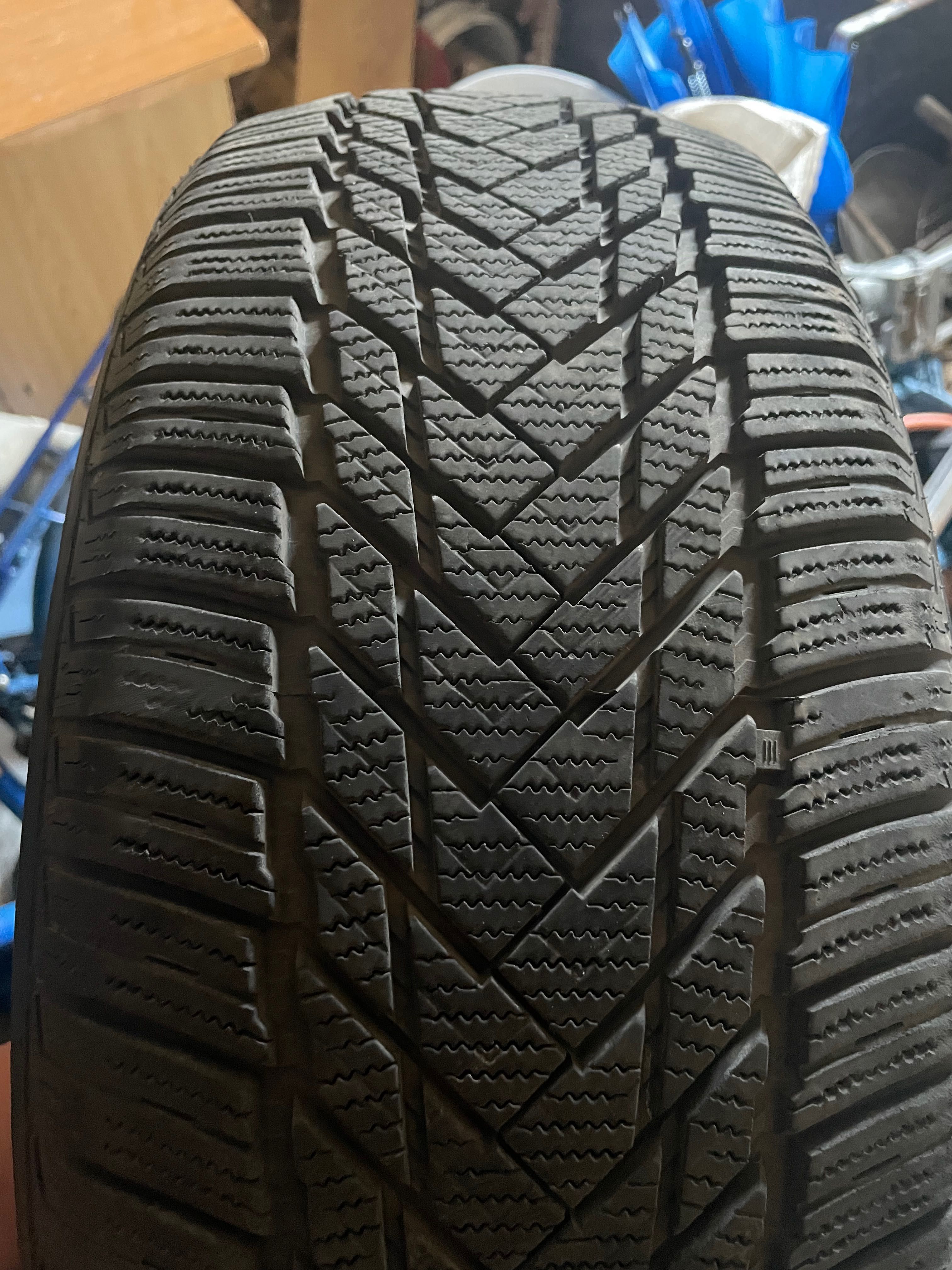 Opony zimowe 205/55R16