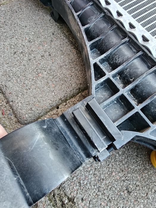 В наявності радіатор Volvo C40 XC40 RECHARGE оригінал