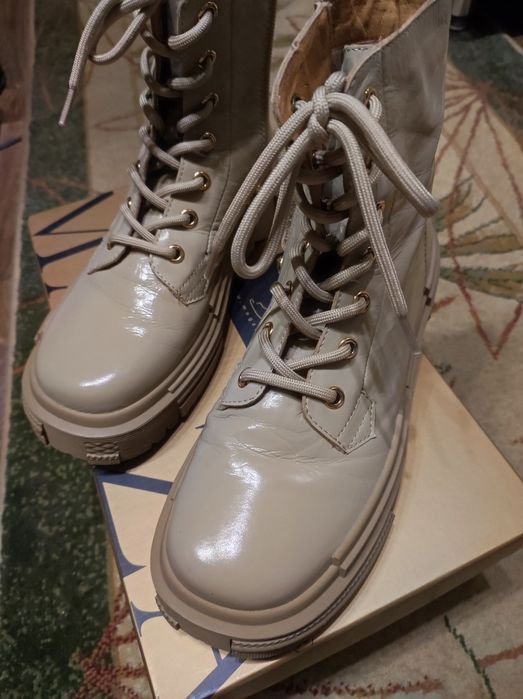 Жіночі або підліткові черевики