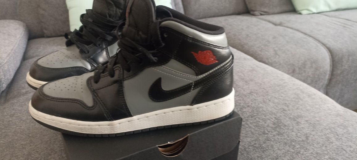 AIR JORDAN 1 MID (GS) Tam. 38,5 Originais