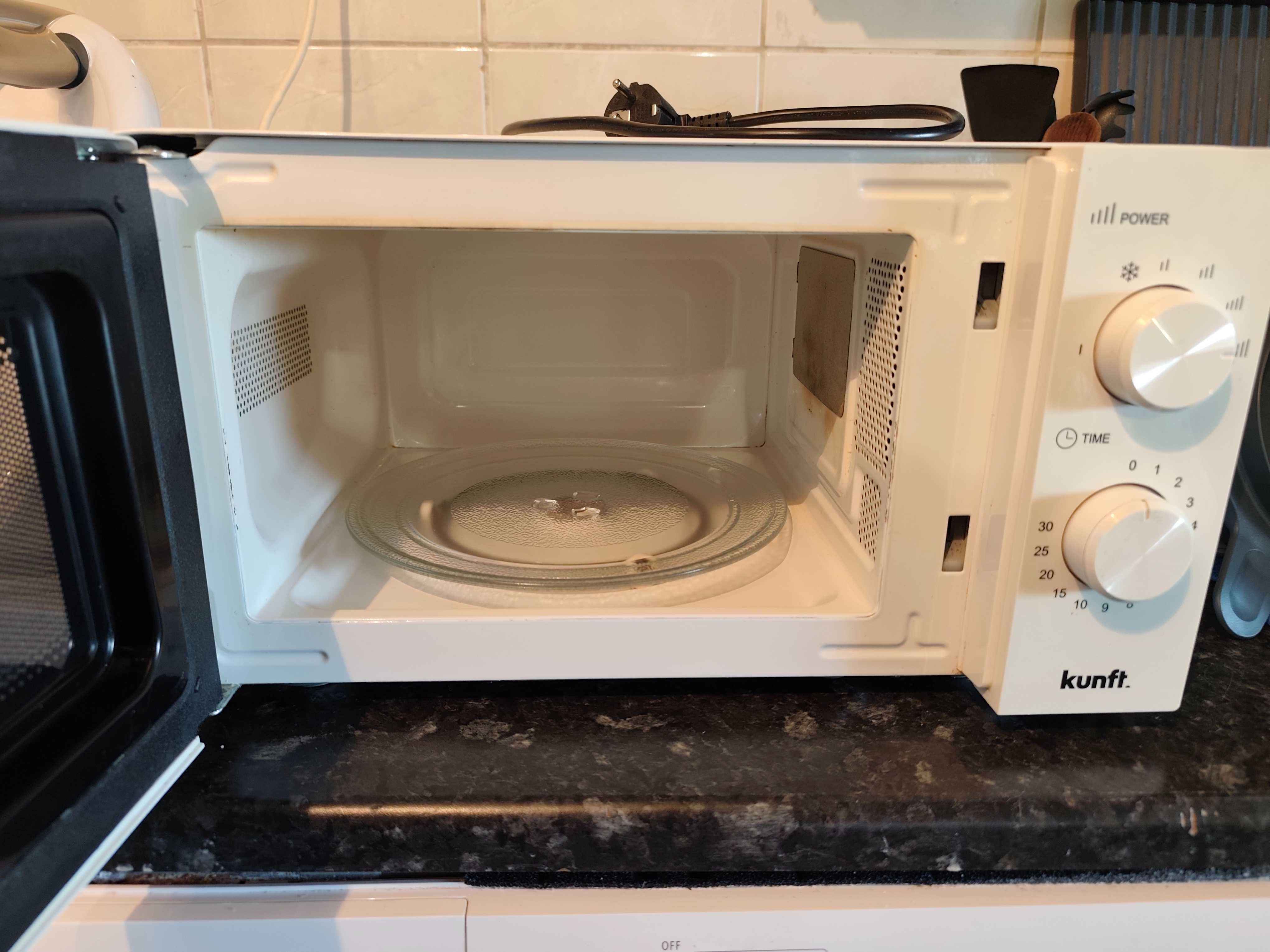 Microondas Kunft 20L