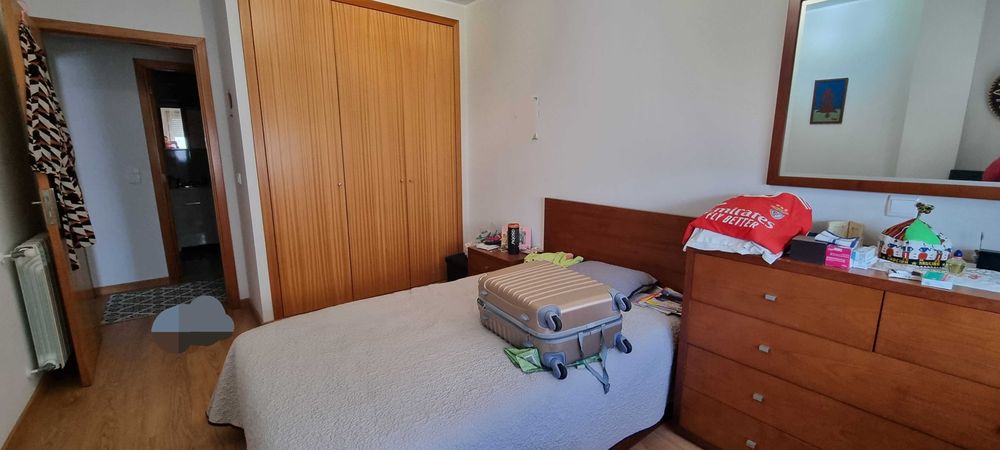 Alugo T2 com suite e aquecimento central no centro de Valongo.