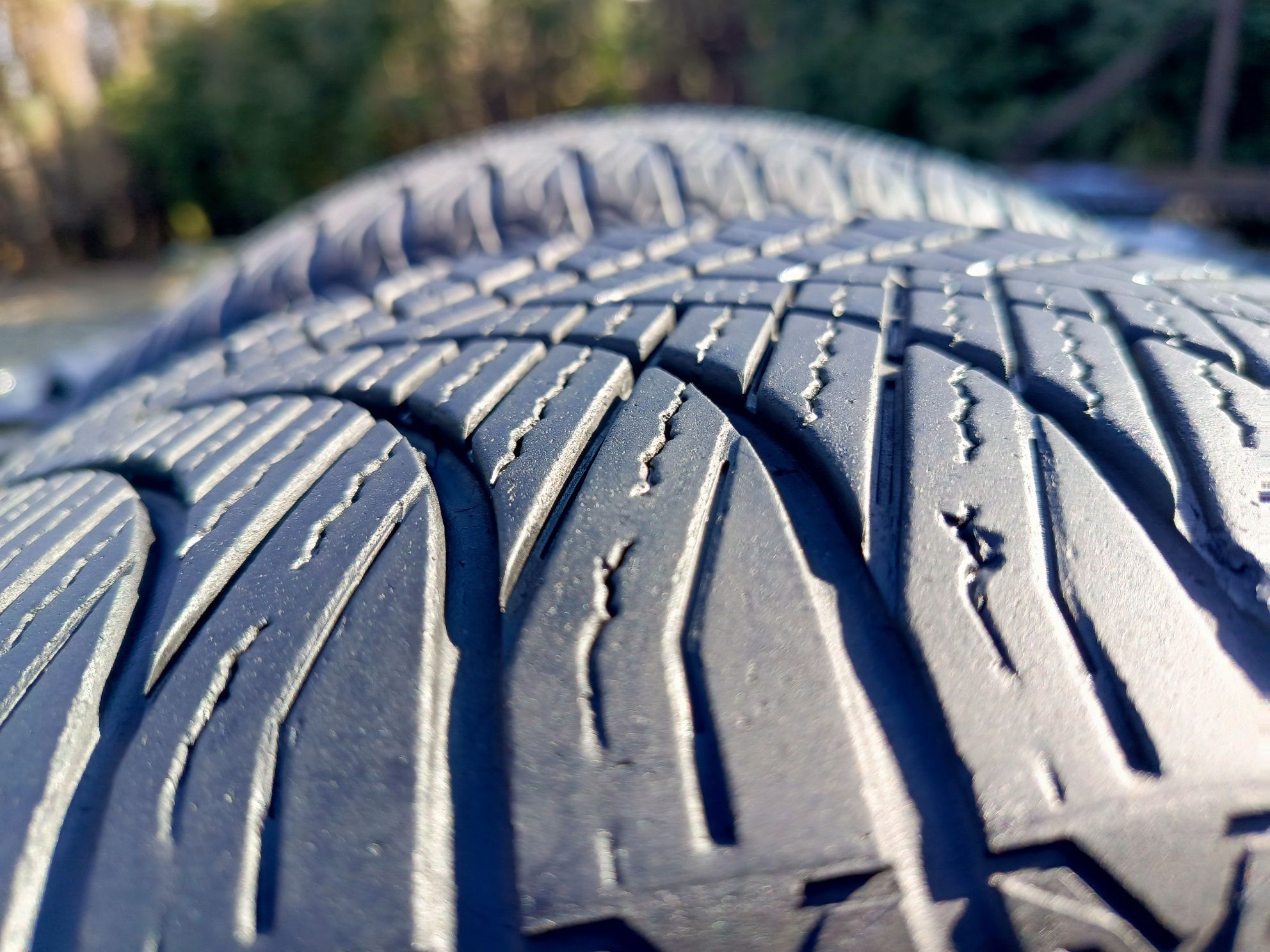Sprzedam bardzo ładne opony 245/45 r18