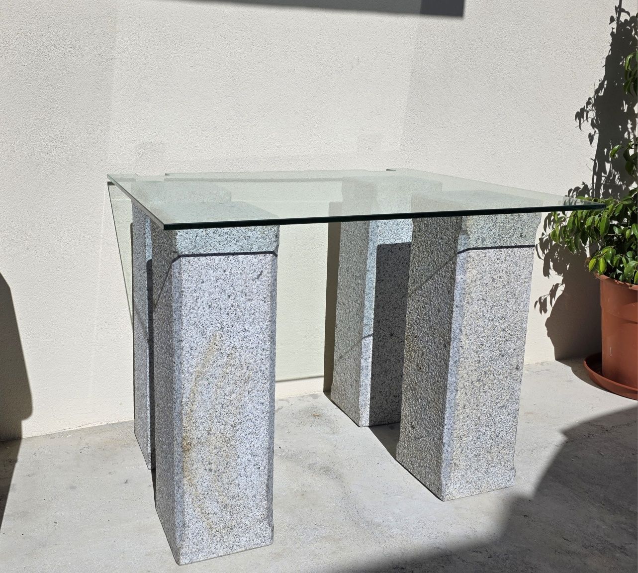 Mesa de centro com tampo de vidro