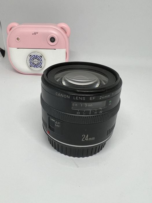 Об'єктив Canon 24mm f2.8