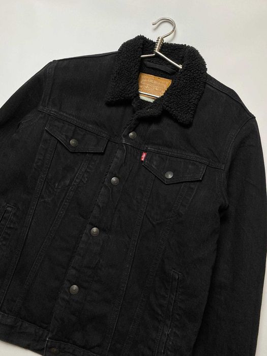 Продам мужскую джинсовку Шерпа чорна Levis