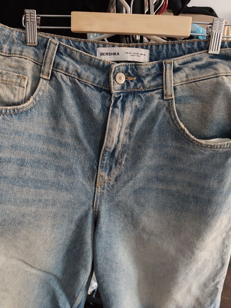 Джинсові бермуди Bershka у відмінному стані
