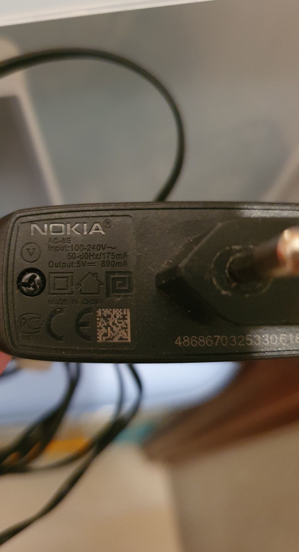 Vendo carregadores para telemóveis NOKIA, em bom estado! Só 5€ cada