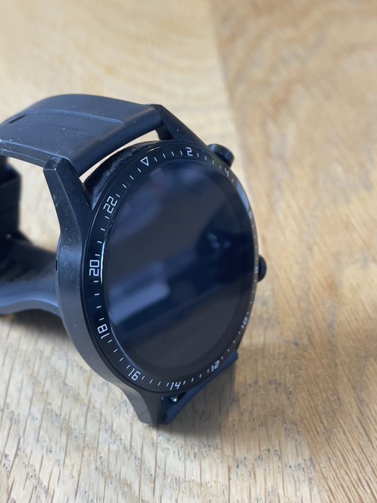 Smartwatch Huaweii Watch GT2 ladowarka etui komplet jak nowy