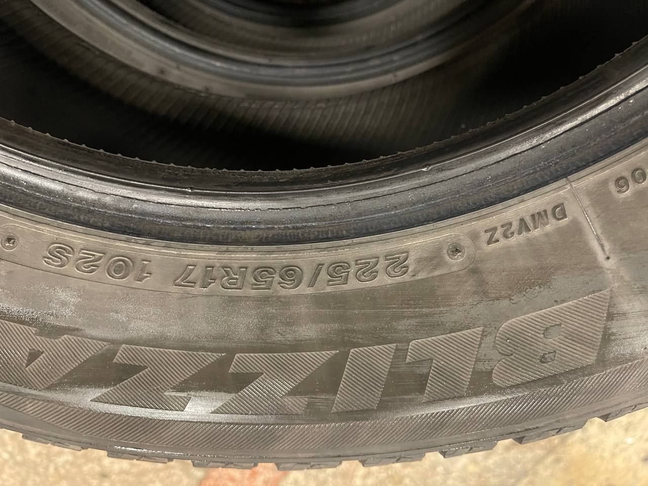 Зимова гума r 17 225/65 Bridgestone Blizzak