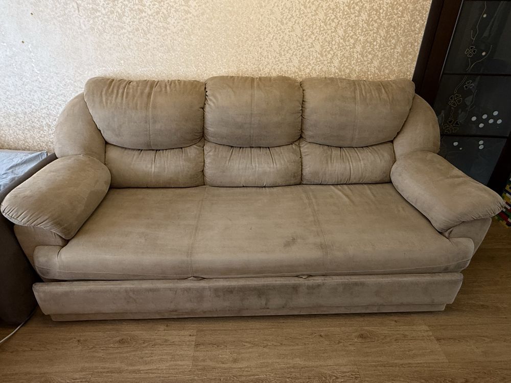 Продам диван для гостнной