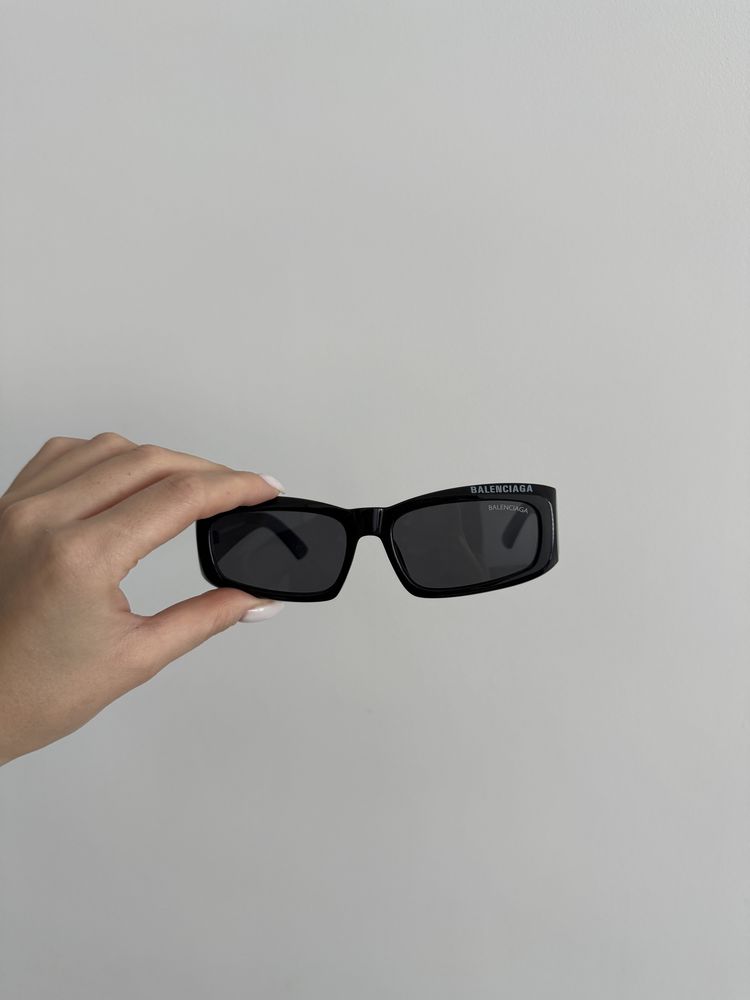 Czarne nowe okulary balenciaga