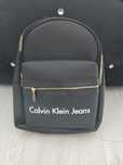 Calvin Klein czarny sredni nowy plecak