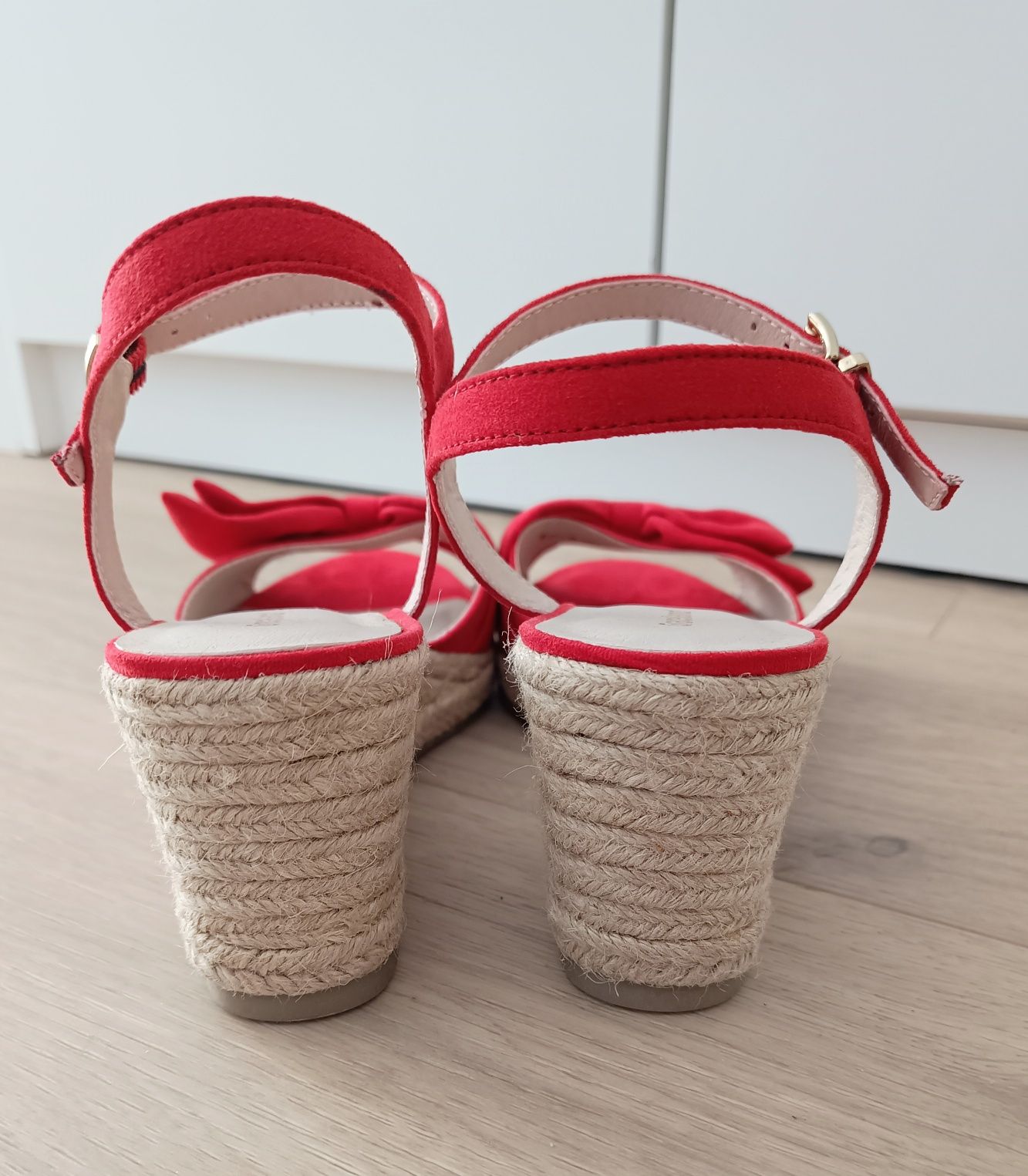 Sandały Deichmann czerwone nowe kokardka 39