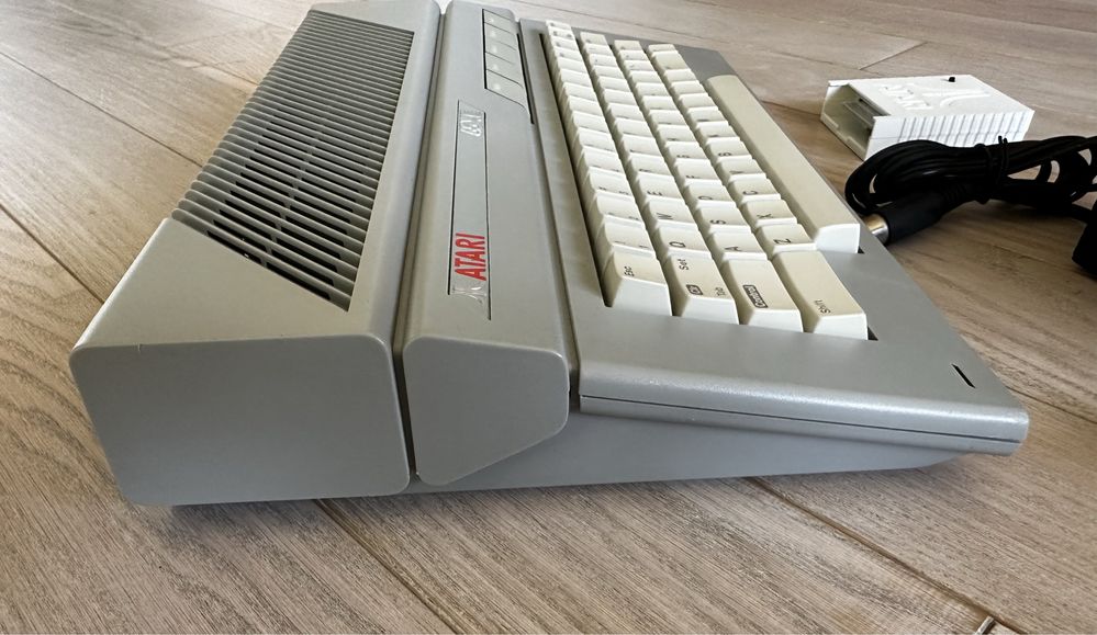 Atari 65XE + zasilacz + A8PicoCart, super stan, sprawny 100%