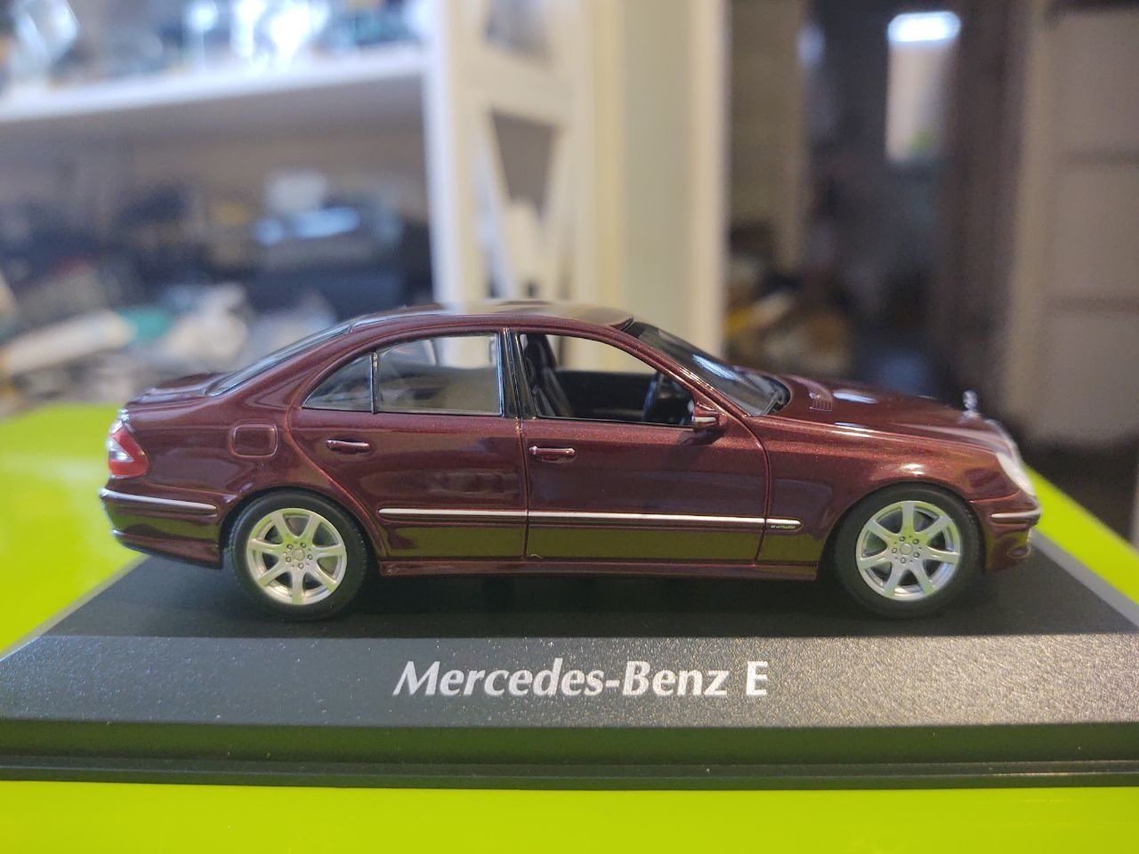 Маштабна модель Mercedes Benz E 2006 W211. Maxichamps 1/43