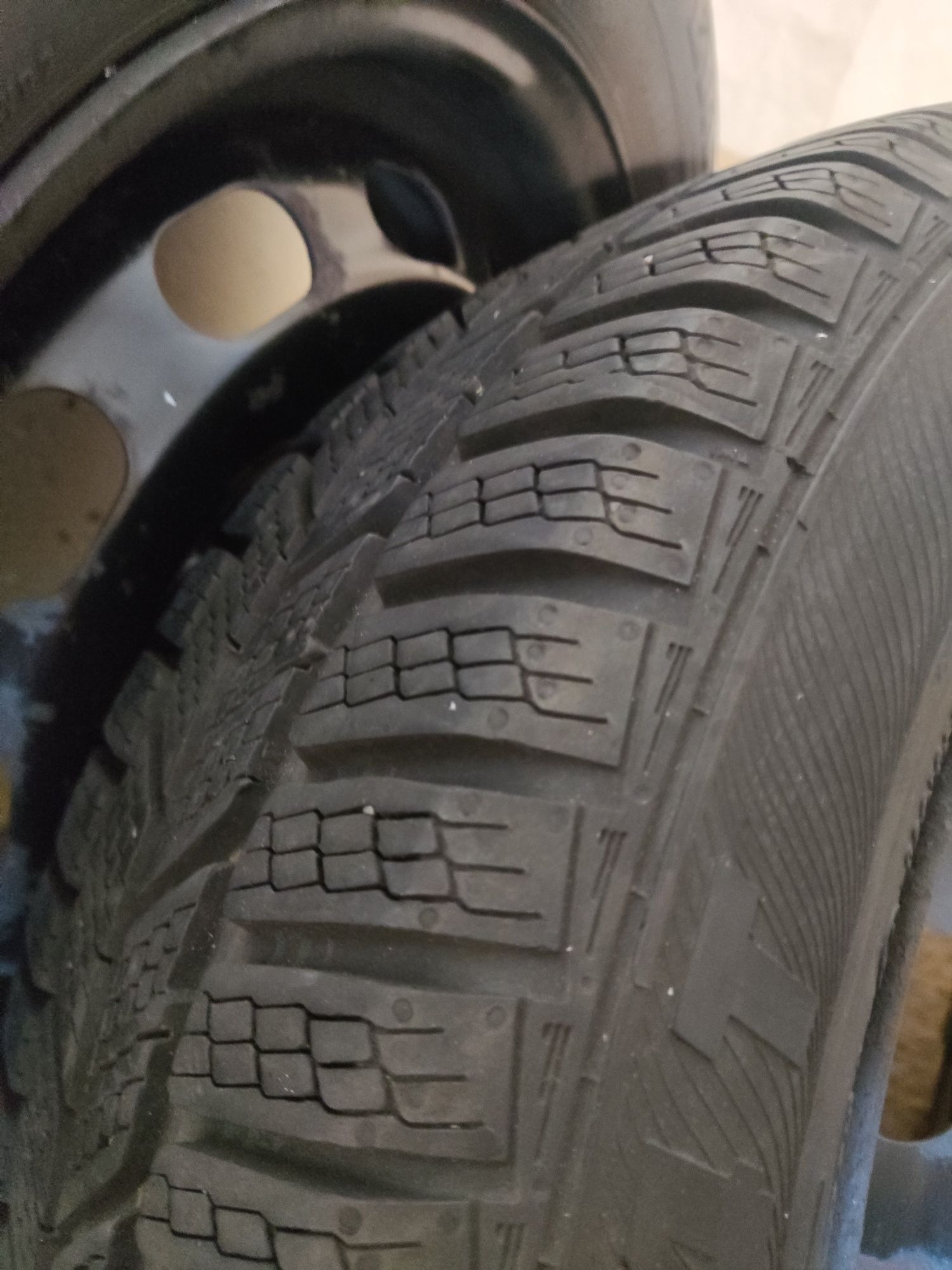 4 koła: felga 14" 4x108 Ford Fiesta, op. zima 175/65R14, czujniki TPMS