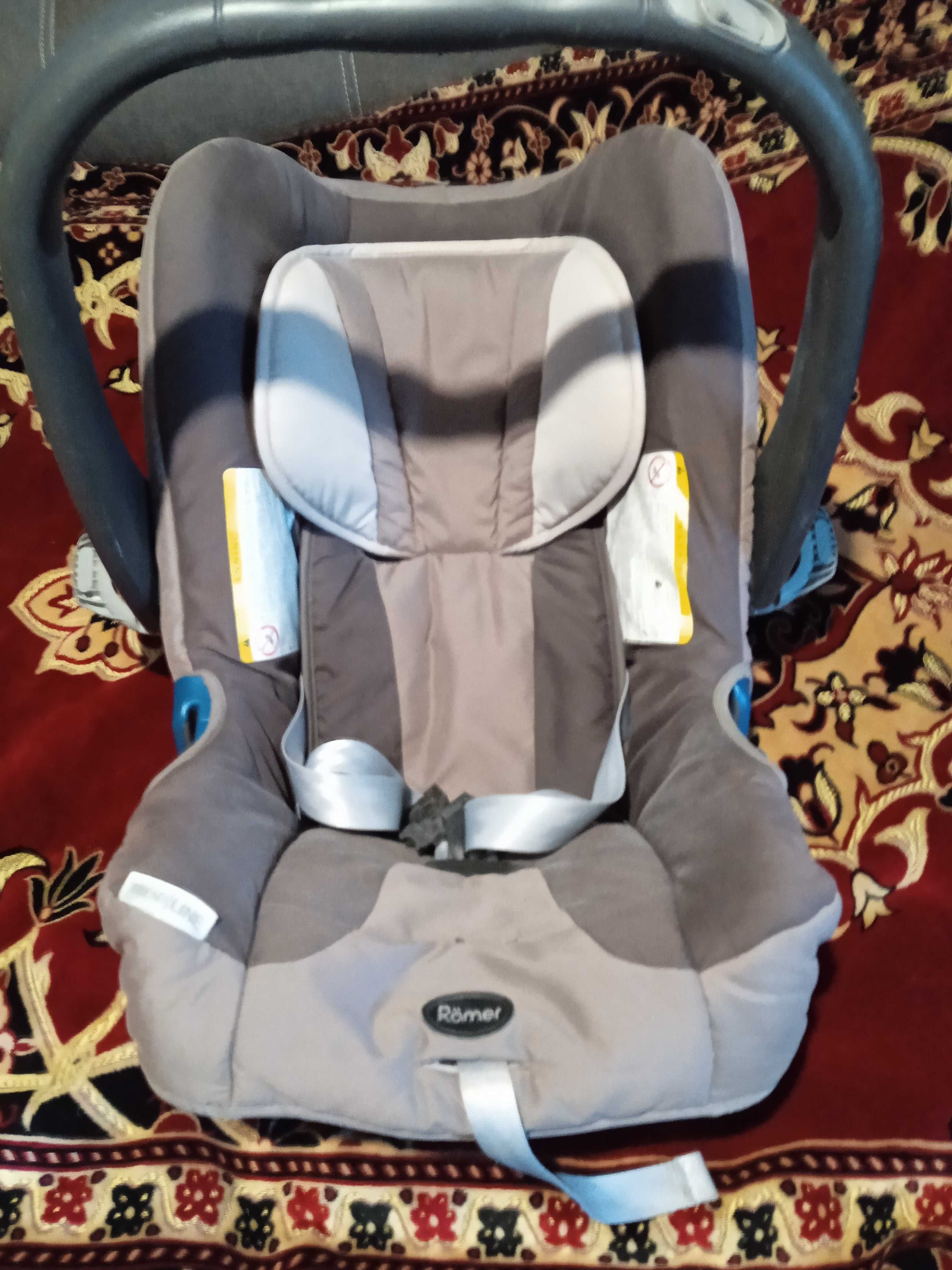 Автокресло дитяче Britax ROMER baby-safe plus ll