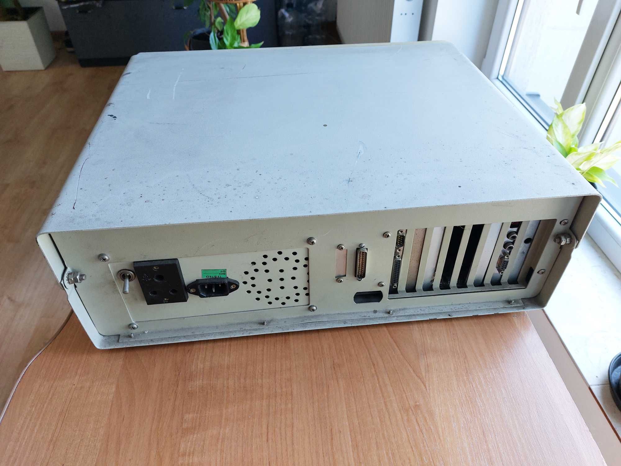 Stary komputer PC zabytek AMD 286