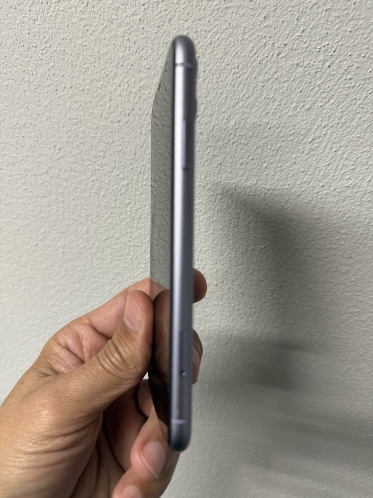 iPhone 11 64GB Roxo