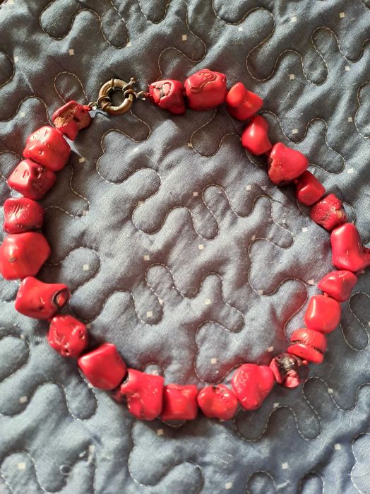 Бусы с рубленого кораллу