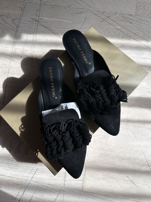 жіночі мюлі чорного кольору, 37 розмір. Bruno Premi. нові