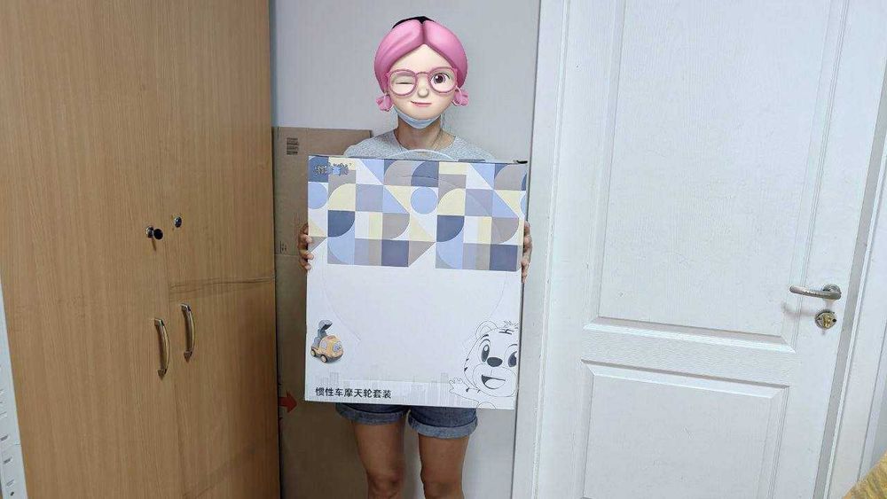 Величезне оглядове колесо з машинками