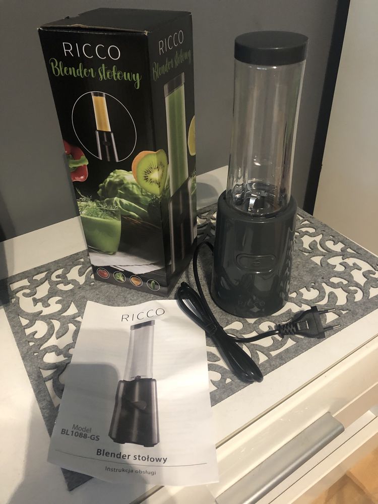 Blender stołowy Ricco 350 ml