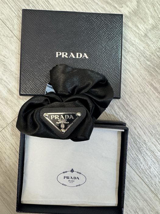 заколка резинка prada