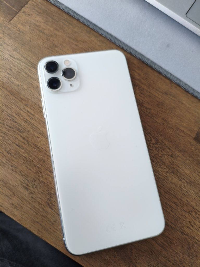 iPhone 11 Pro Max + Apple Watch 4 44mm