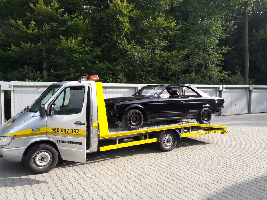 Pomoc drogowa Laweta Krosno autoholowanie transport autolaweta