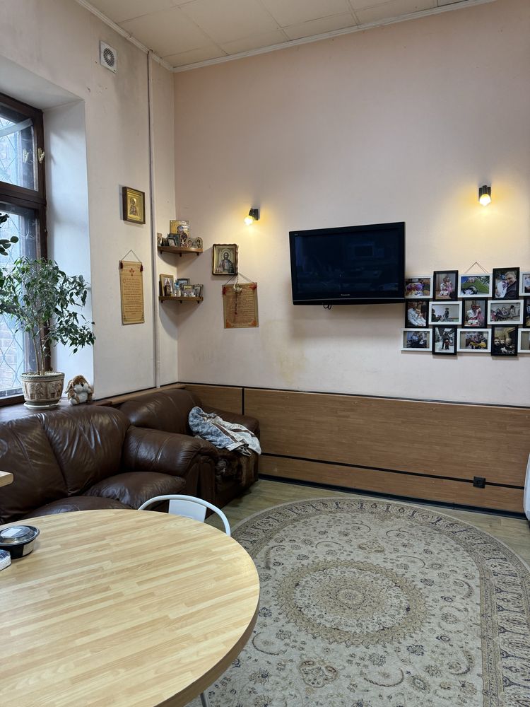 Продам  Центр 5 кв площадью  155 кв м Бажанова 14