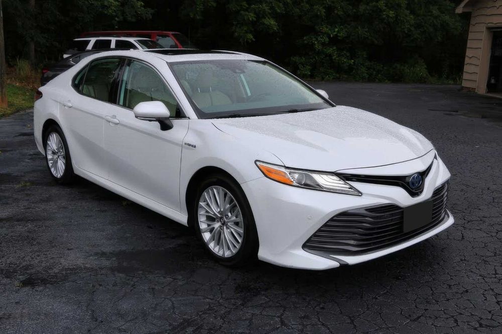 Toyota Camry      2019