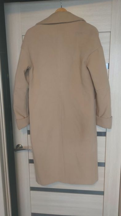 Пальто бежевое 44р