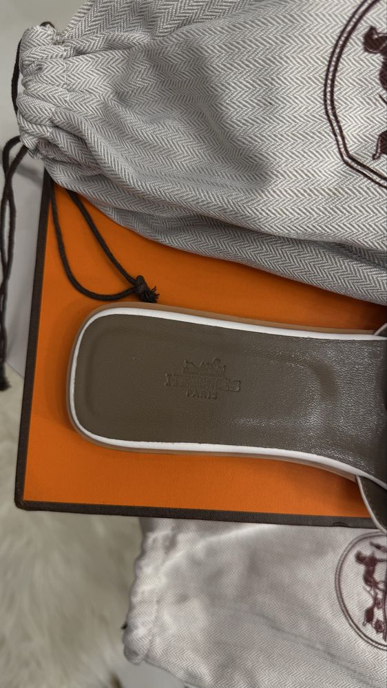 Шкіряні шльопки Hermes Oran білі