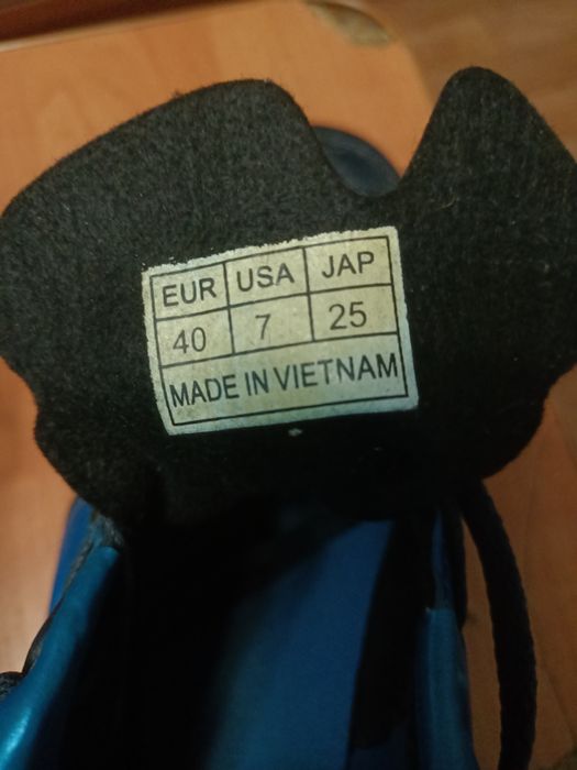 Продам бутси NIKE  р. 40,  р. 38