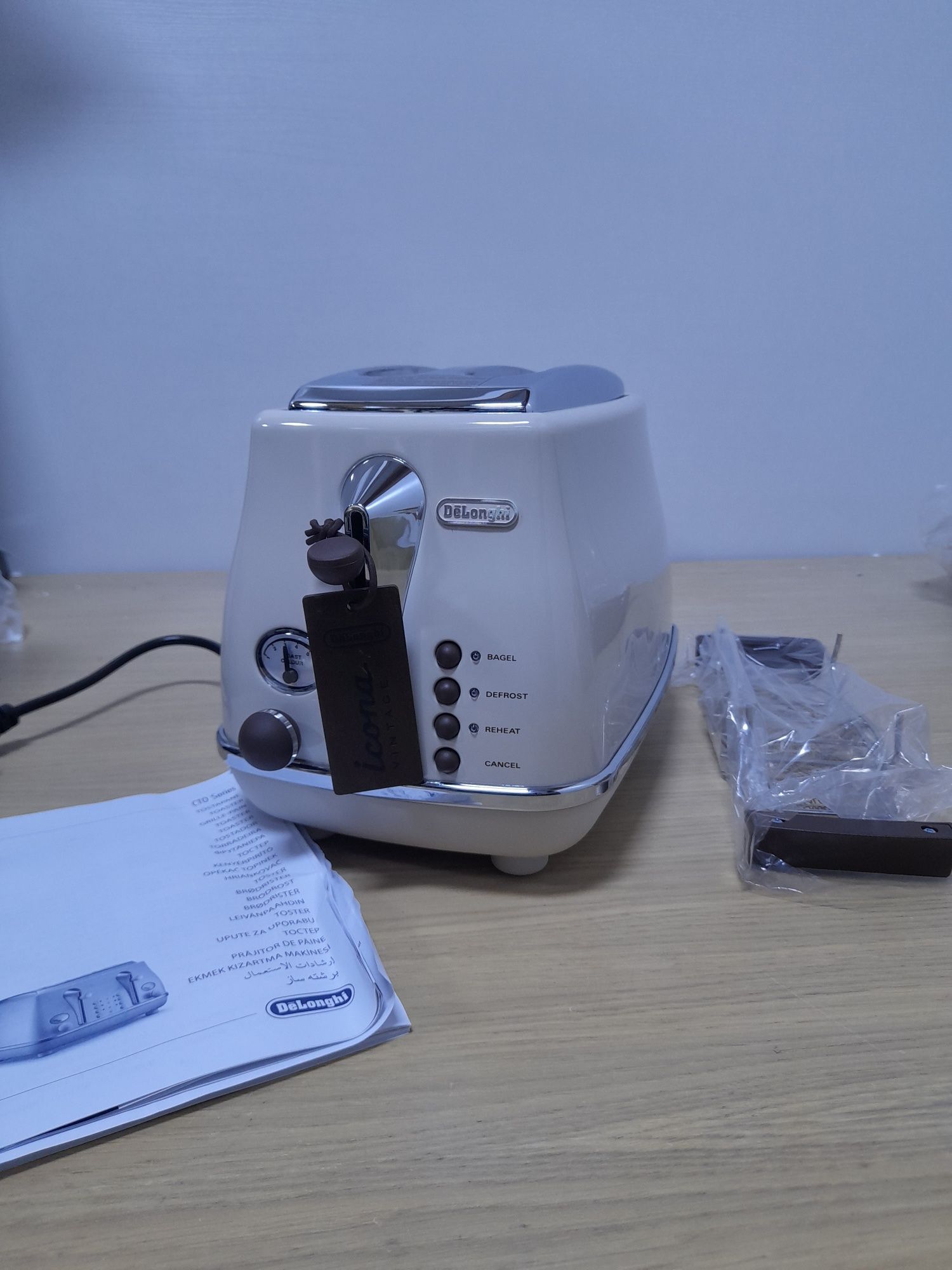 Тостер DeLonghi CTOV 2103 BG