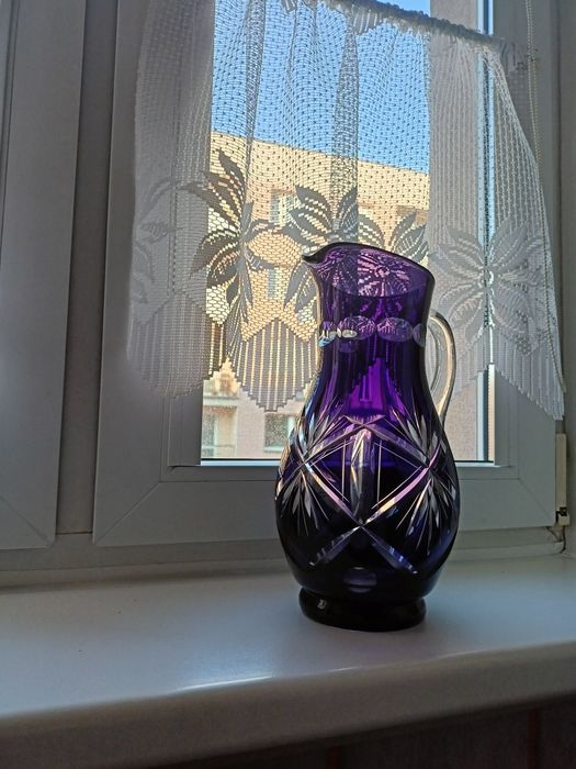 Kryształowy kolorowy dzbanek