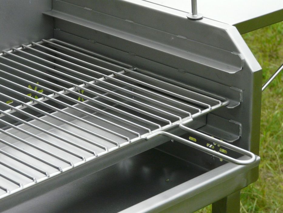 Grill nierdzewny z dwoma półkami