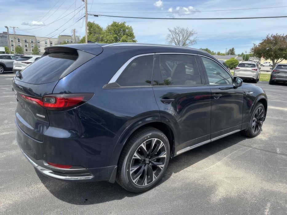 Mazda CX-90      2025
