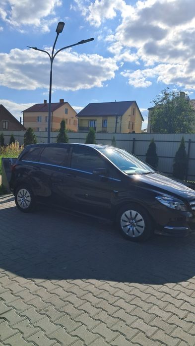Mercedes-Benz B250 електромобіль електричка